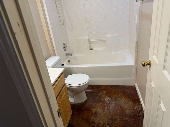 5th image of 17002 Silverwood Dr #1