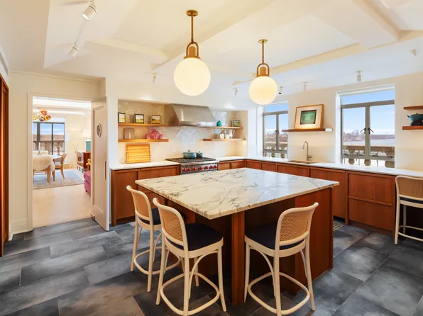 140 Riverside Drive image 9 of 16