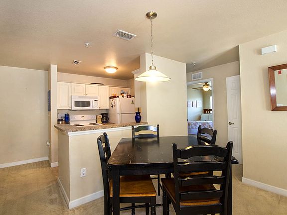4th image of 921 SW Depot Ave APT 409