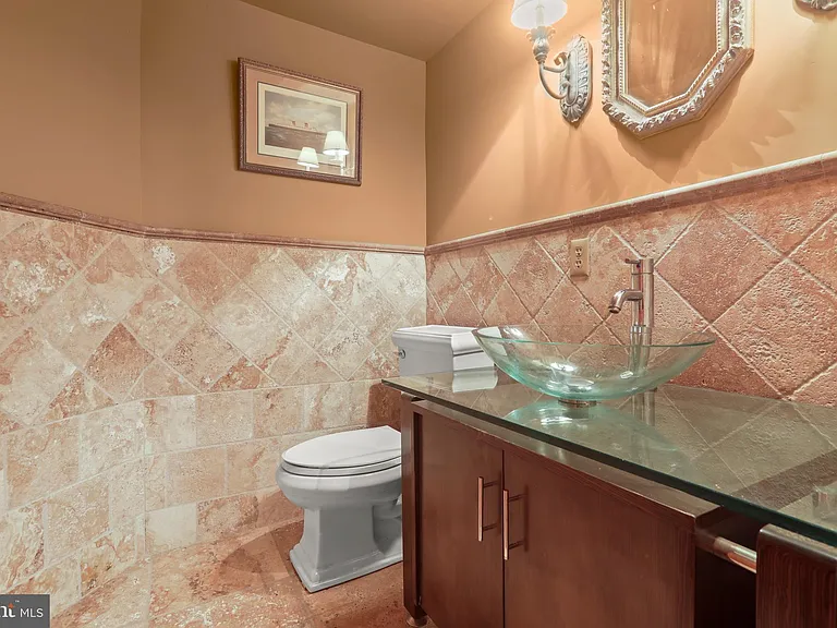 1007 N Calvert St — Photo 35