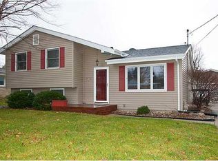 4913 Walnut Dr, Pleasant Hill, IA 50327