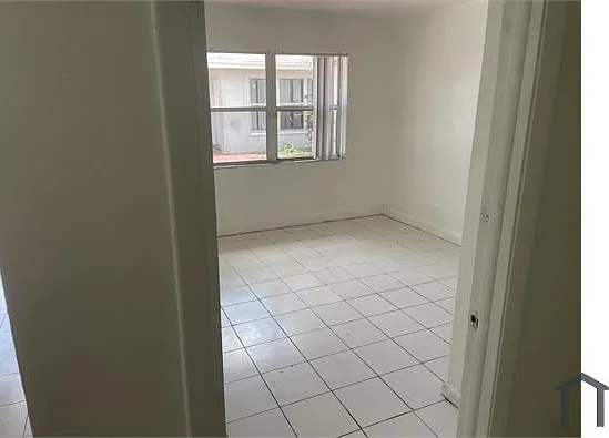 3 bed, 1250 sqft, $2,700 — Photo 3