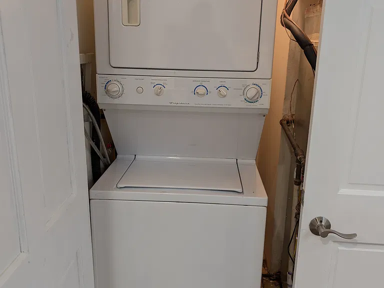 912 Park Ave #4 — Photo 9