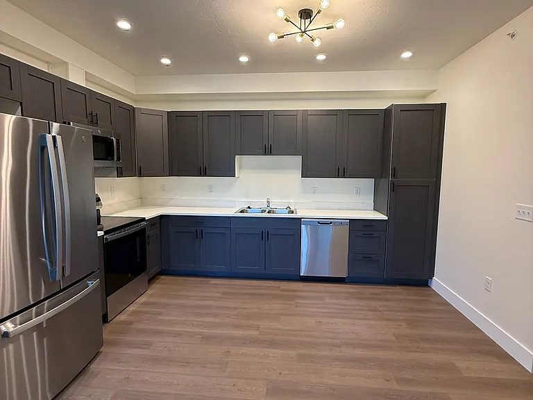 105 Colorado Ave #303 — Photo 16