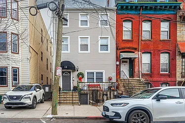 18 Brinkerhoff Street