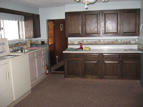 4th image of 313 Judson St