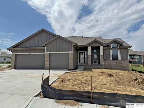 2902 N 165th Ave, Omaha, NE 68116