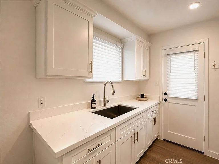 2652 23rd St — Photo 5