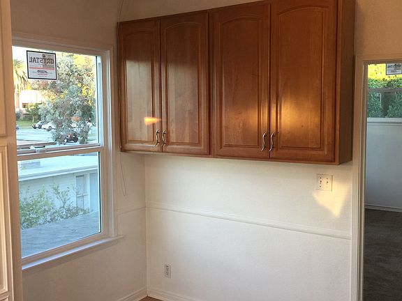 2nd image of 643 N Hill Ave