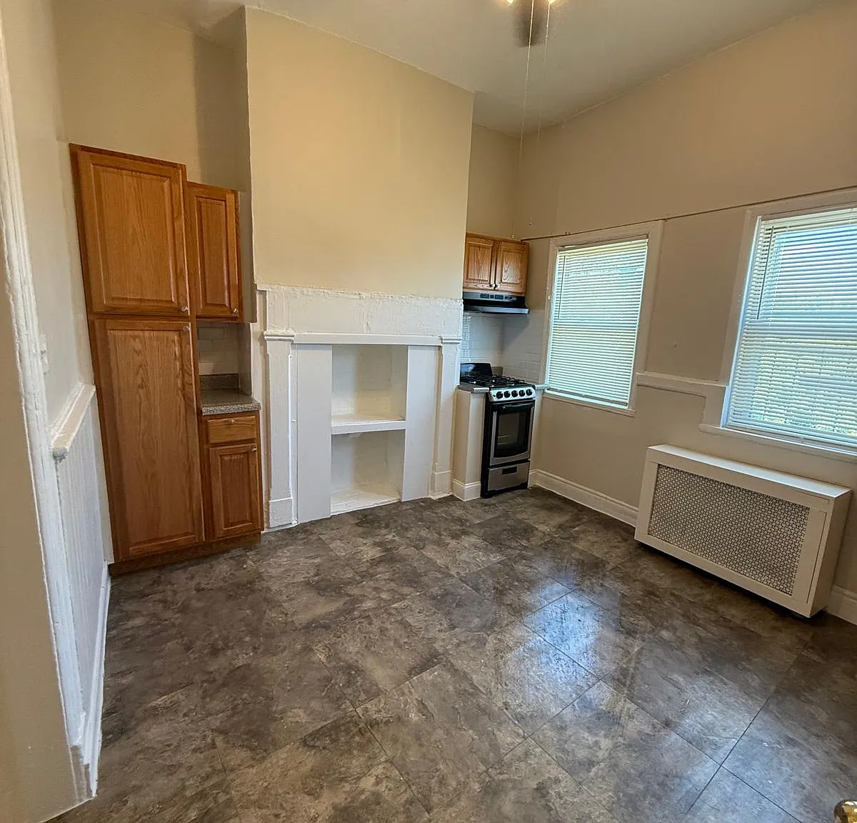 Studio, 400 sqft, $1,275 — Photo 2