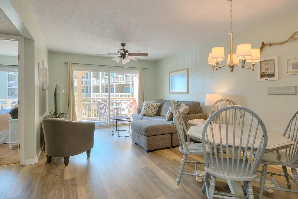 2 bed, 940 sqft, $1,800 — Photo 3