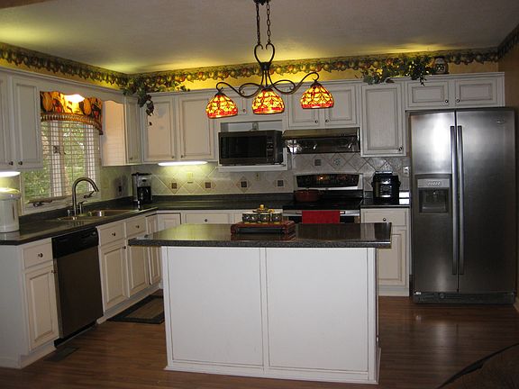 KITCHEN WITH CENTER ISLAND