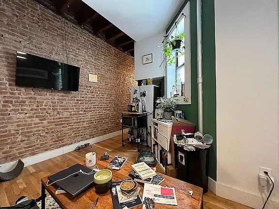 3rd image of 788 Park Pl APT 8