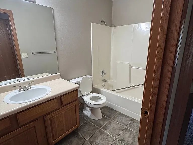 508 N Douglas Dr — Photo 5