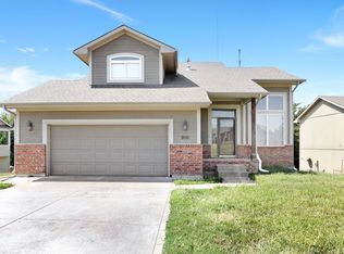 934 Sandusky Dr, Junction City, KS 66441