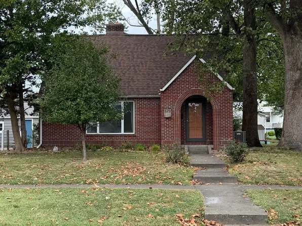 125 S Onstott Ave, Cisne, IL 62823