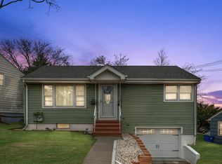 16 Robertson Dr, Middletown, NY 10940