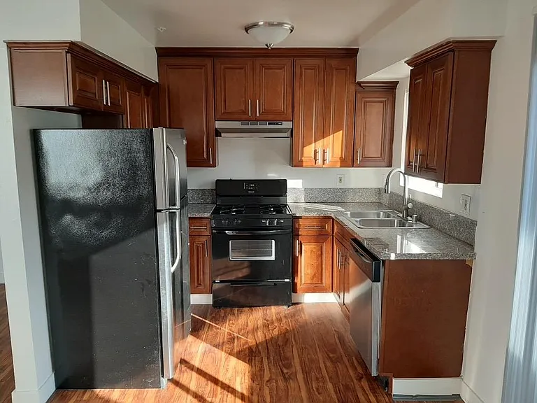 Edgemont Apartments — Photo 22