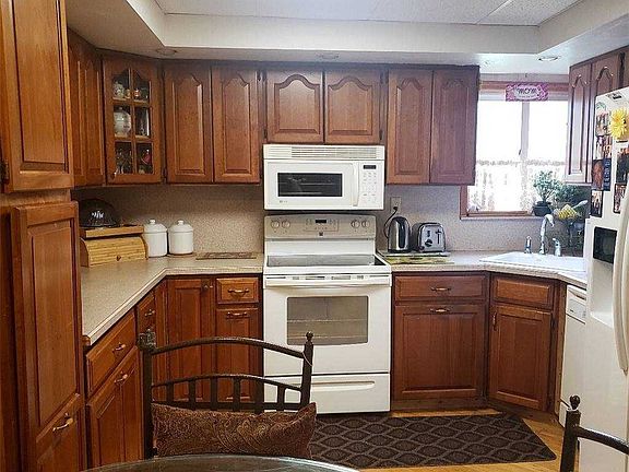 4th image of 438 Mary Ann Ln