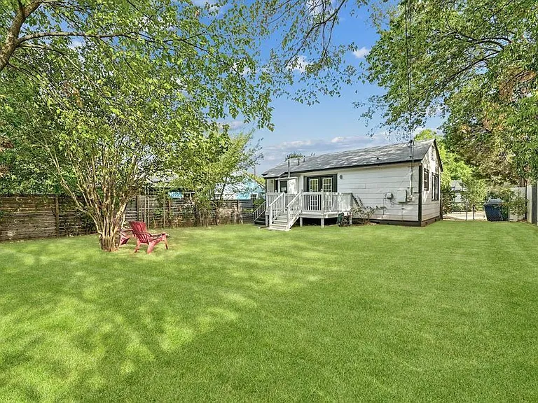 2943 Higgins St — Photo 21