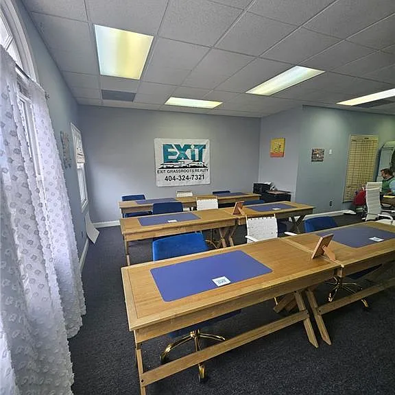 4448 Marietta St #200 — Photo 2