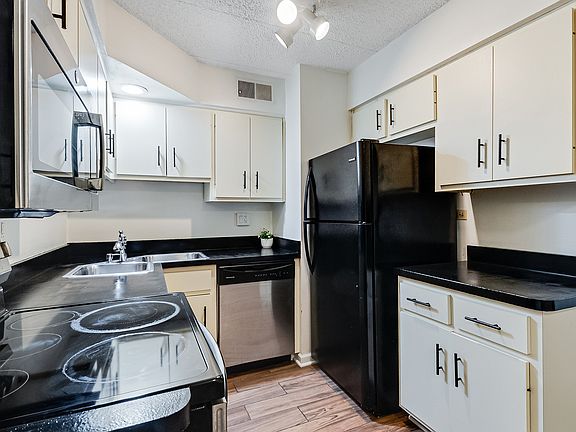 4th image of 1620 Richmond Cir Unit 106