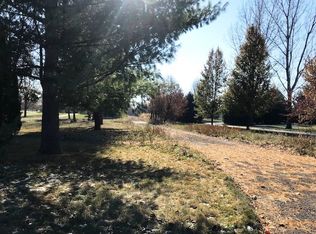 8579 Grove Hill Rd, Rockford, IL 61107