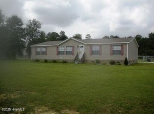 103 Edgewater Ln, Richlands, NC 28574
