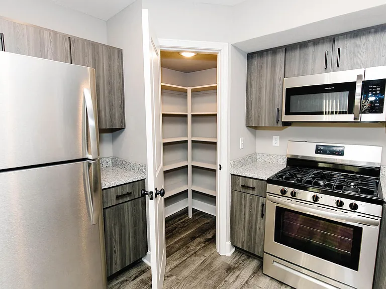 Thrive at Creekside Apartments and Townhomes — Photo 2