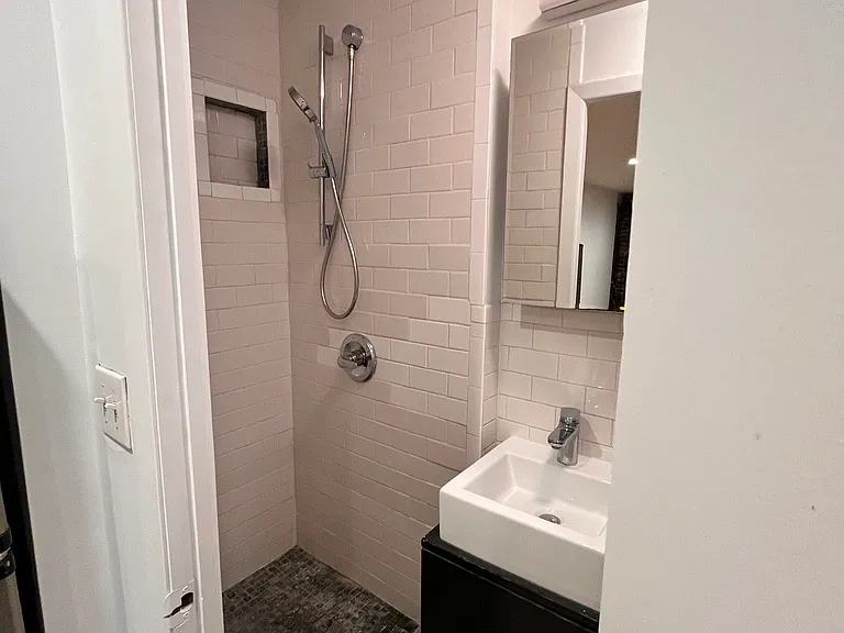 328 W 17th St #3R — Photo 5