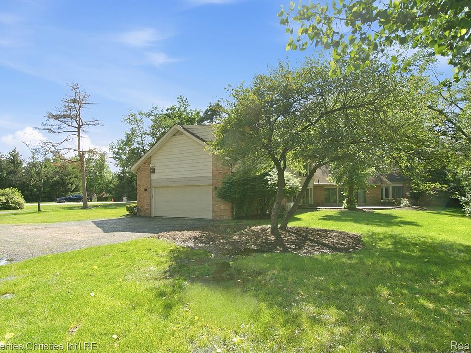 2nd image of 25310 Canterbury Rd