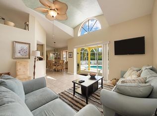 10171 Regent Cir, Naples, FL 34109