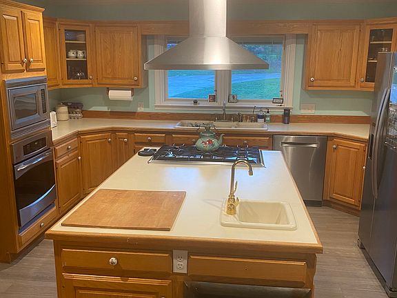 Kitchen with gas cooktop, Bosch dishwasher, and plentiful cabinetry