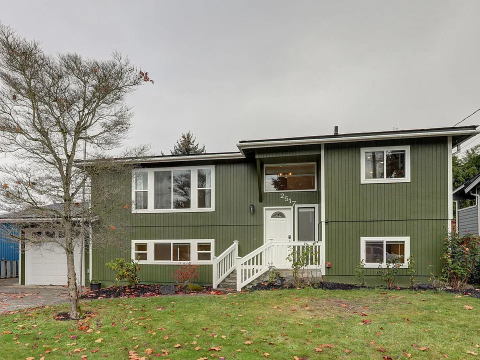 2517 Ferndale Ave NE