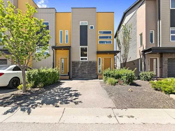 416 E Covecreek Cir NE, Calgary, AB T3K 0W6