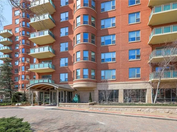 4950 Central St APT 1001, Kansas City, MO 64112