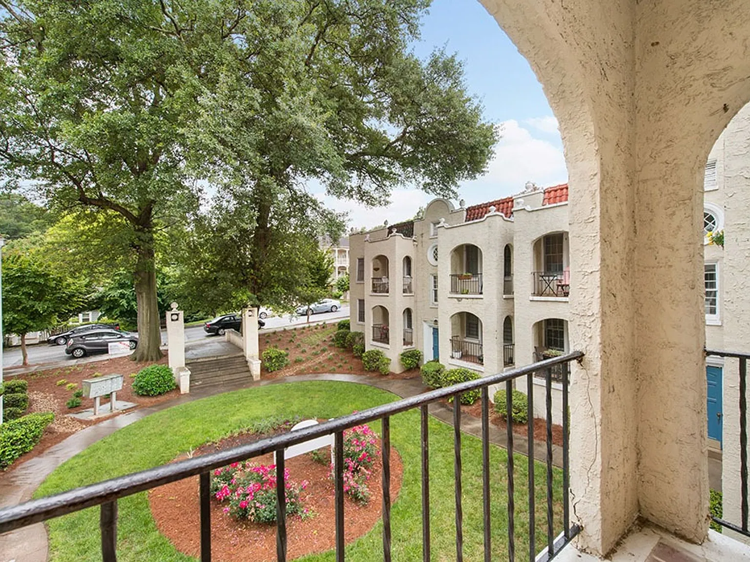Spanish Oaks Apartment — Photo 2