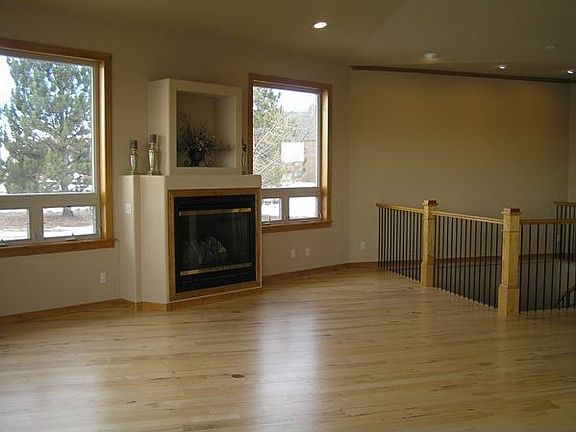 Great Room - Large, Vaulted & Open Floor Plan