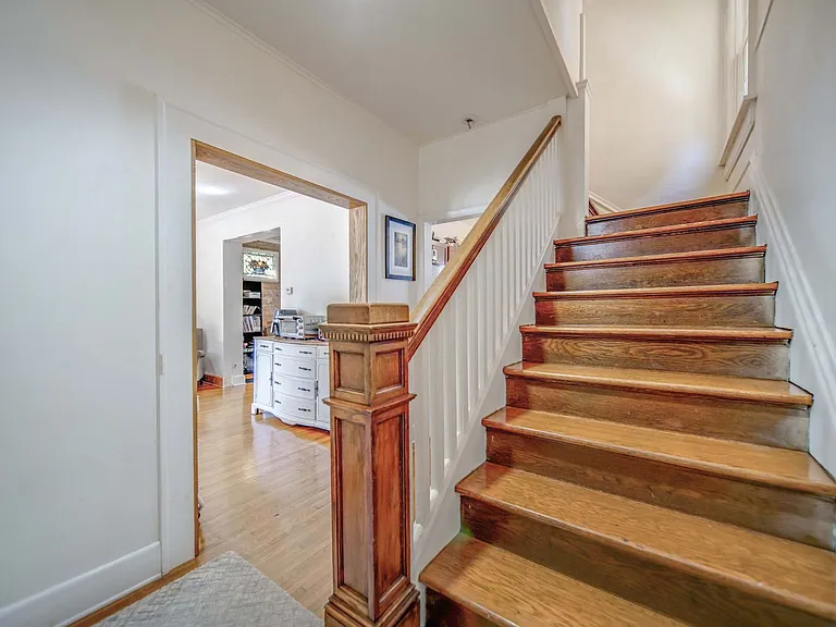 2405 Summit St — Photo 25