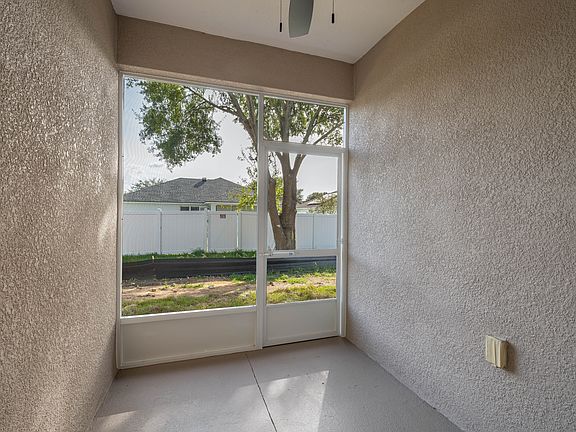 5th image of 1083 Oak Hammock Dr #1
