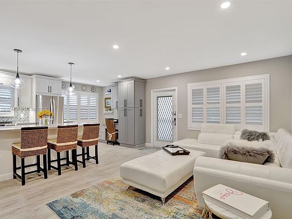 3rd image of 285 Ventnor S #285