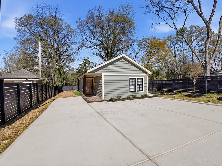 1840 Merriman Ave — Photo 2