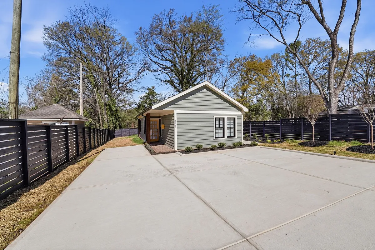 Building Photo - 1840 Merriman Ave