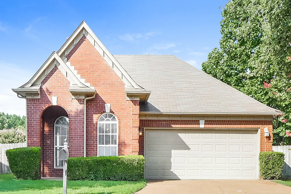 3 bed, 2.0 bath, 1515 sqft, $1,695 — Photo 1