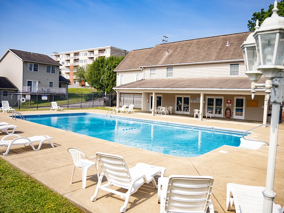 Orchard Crossing Pool