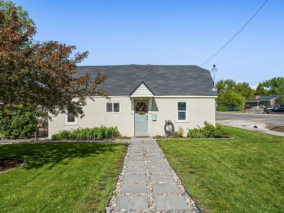 1st image of 404 S 200th St E