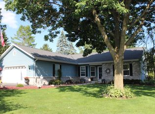 1642 Hillcrest Dr, Delafield, WI 53018