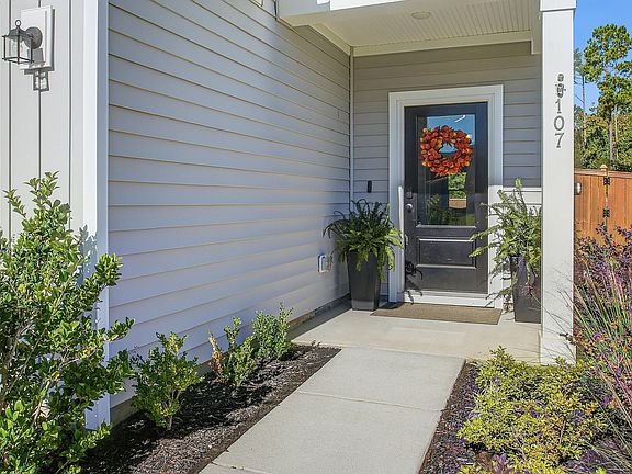 2nd image of 107 Lucca Dr