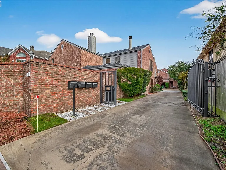 2413 Potomac Dr #D — Photo 31