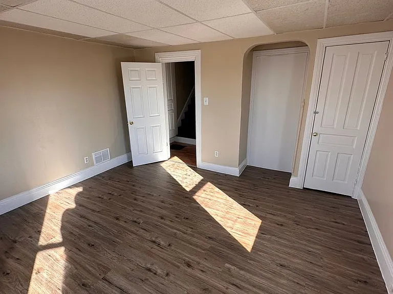 121 N State St — Photo 10